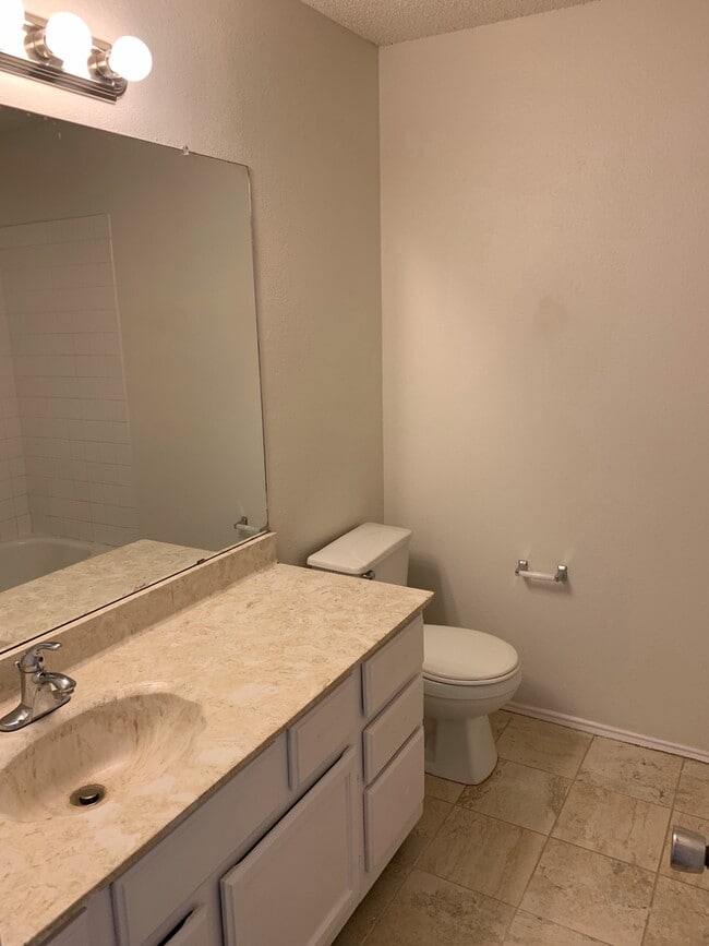 Building Photo - LOVELY 3 BEDROOM 2 BATH HOME IN SPRING CRE...