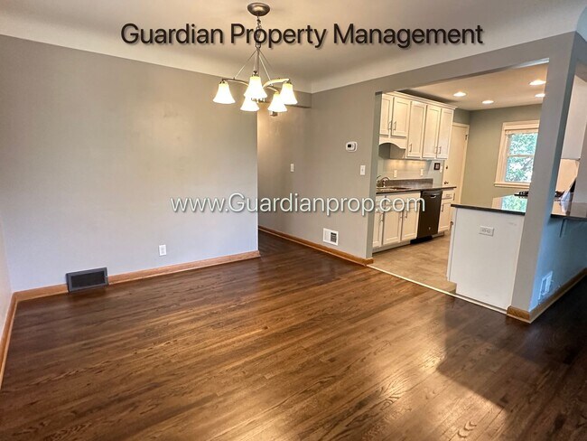 Building Photo - Linden Hills Main Upper Level  Duplex, Fenced Yard, 1 Car Garage, Dishwasher, Storage, Laundry