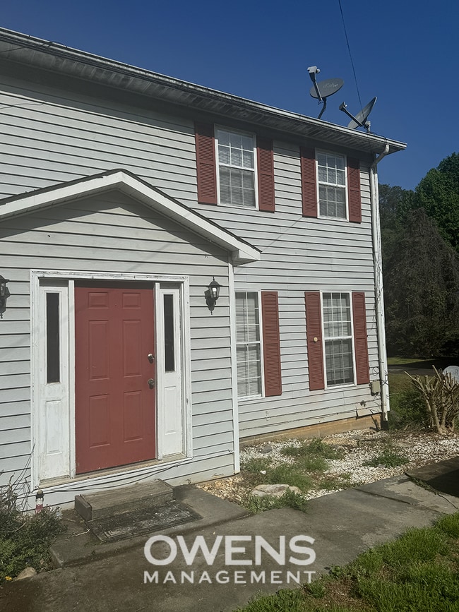 Building Photo - Townhouse Available Immediately in North H...