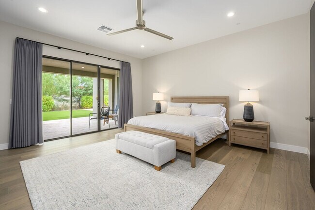 Building Photo - 8742 E Woodley Way