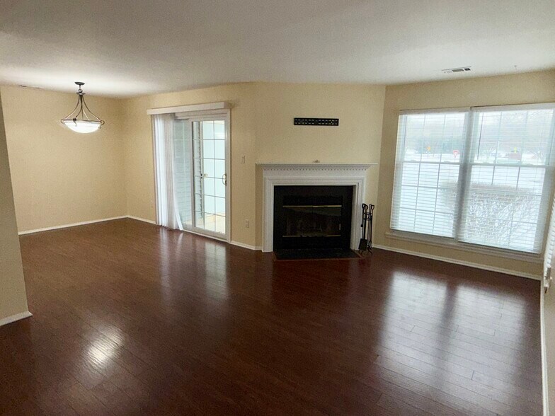 Living Room - 311 Andover Pl