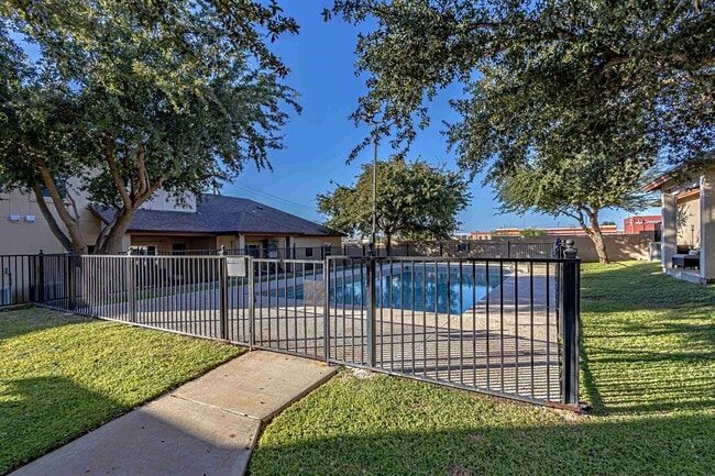 Building Photo - 10706 International Blvd