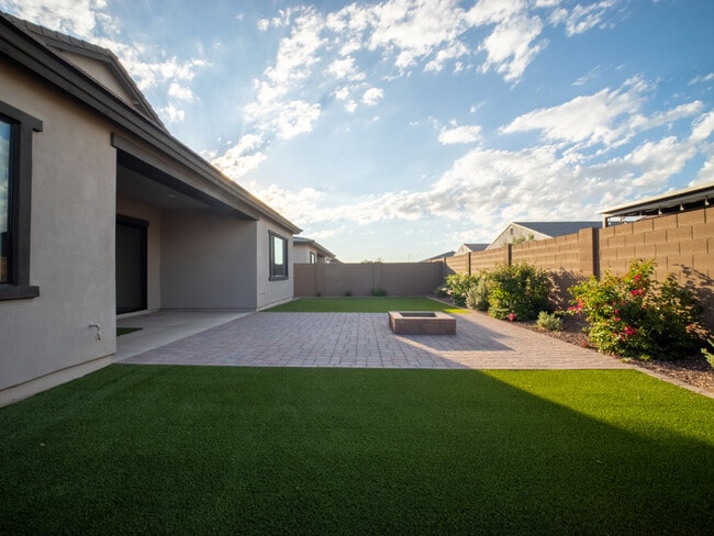 Building Photo - 8014 W Nicolet Ave