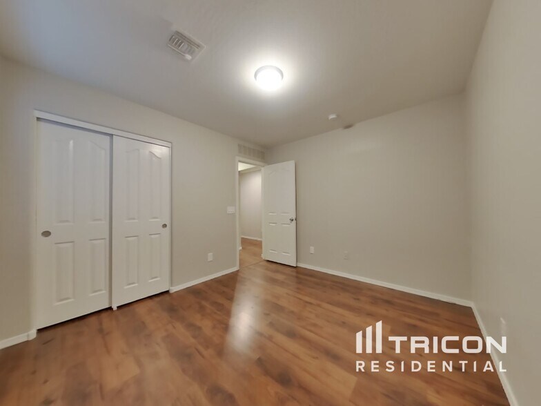 Building Photo - 11940 W El Cortez Pl