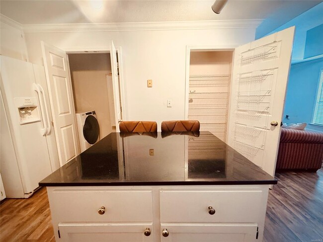 Building Photo - 8928 Asheville Dr