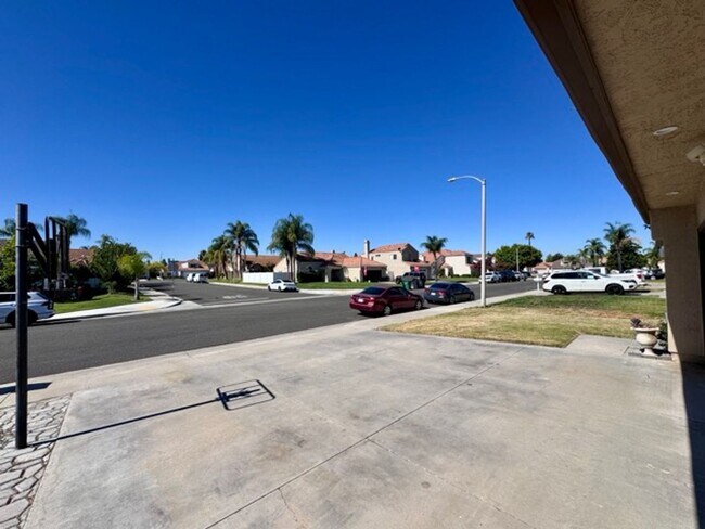 Building Photo - Spacious 5 Bedroom Home in Menifee Lakes with a 3 Car Garage for Lease!