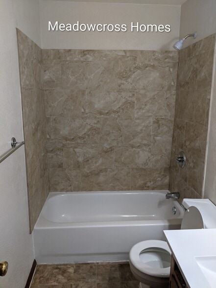 Building Photo - 2906 N River Ter