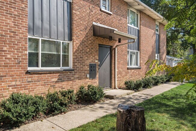 Building Photo - FREE 1 Month Rent! Renovated 2BR Near Children’s Hospital & German Village