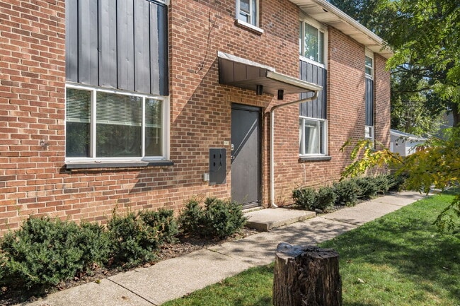 Building Photo - Spacious 2-Bedroom Apartment Near Downtown & German Village