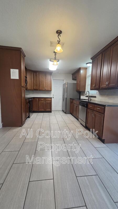 Building Photo - 2014 Woodbriar Loop N