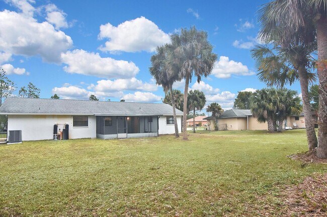 Building Photo - 1202 E 7th St