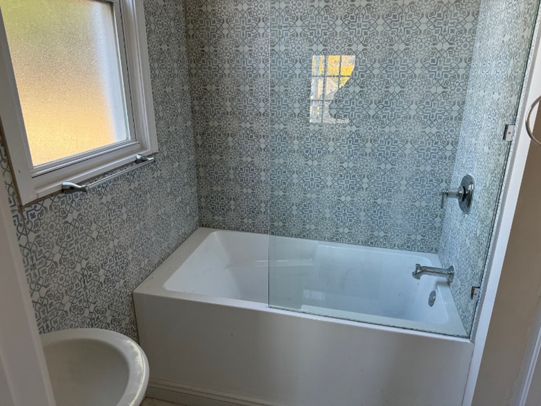 Building Photo - 324 Fairfield Ave