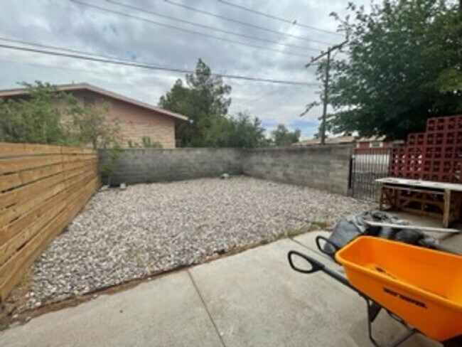 Building Photo - 2101 Chilton Dr