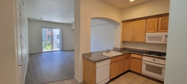 Building Photo - Upscale Executive Living 1 bedroom 1 bath