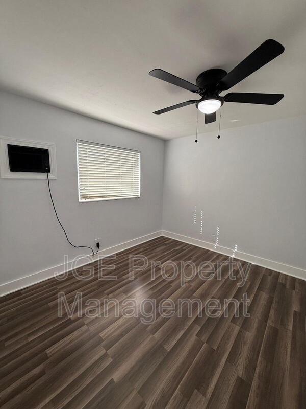 Building Photo - 810 Lake Shore Dr