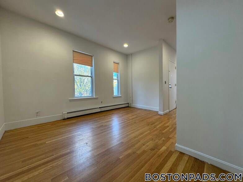 Building Photo - 2 Torpie St