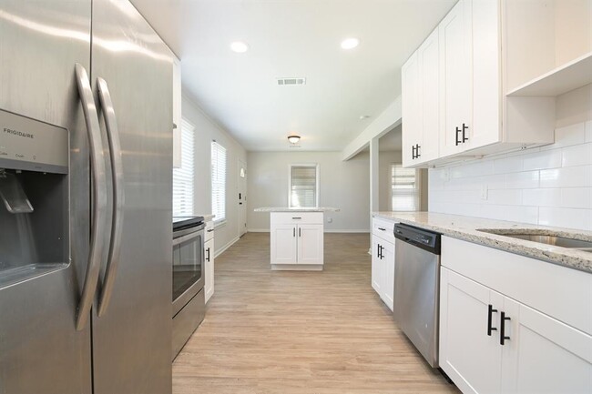Building Photo - 309 Buhler Dr