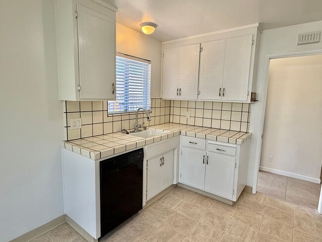 Building Photo - Willow Glen/Cambrian duplex - Beautifully ...