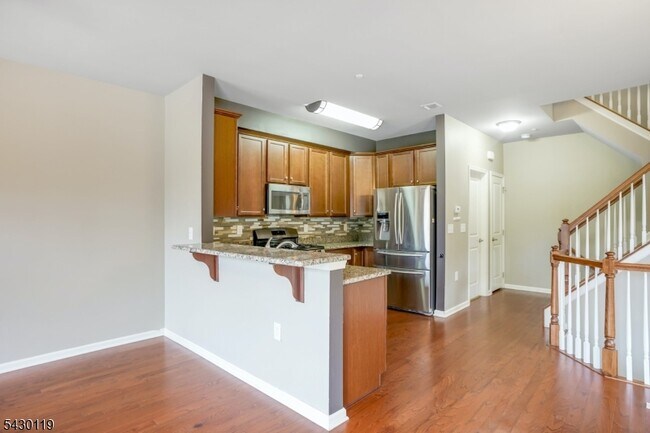 Building Photo - 512 Waterview Ct
