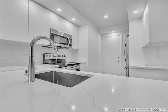 Building Photo - 6000 N Ocean Dr