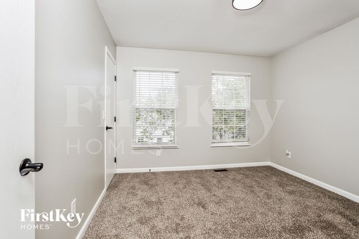 Building Photo - 215 Coachman Way