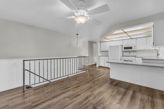Building Photo - Spacious 5 Bed in Riverdale with Large Yard