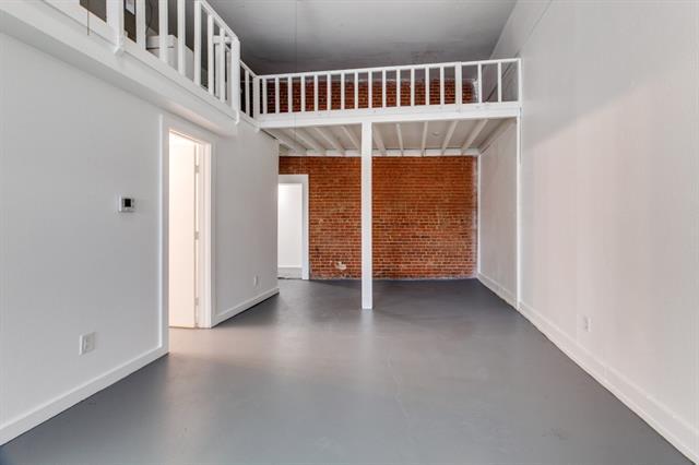 Building Photo - 2007 S Ervay St