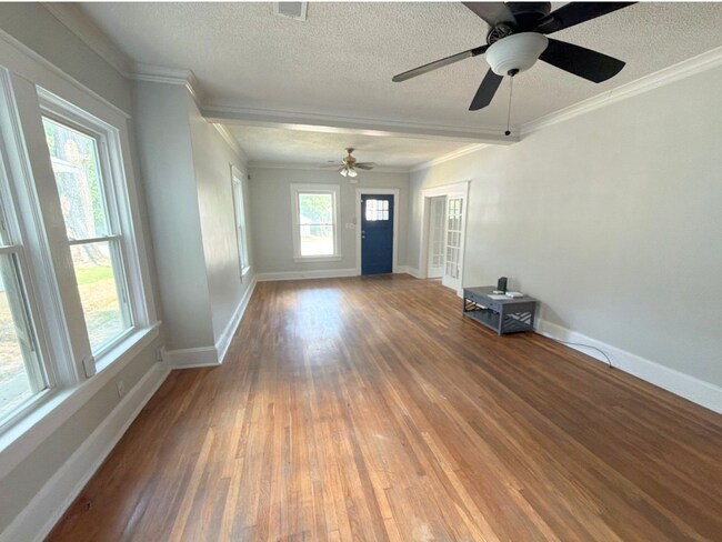 Building Photo - 1489 Faxon Ave