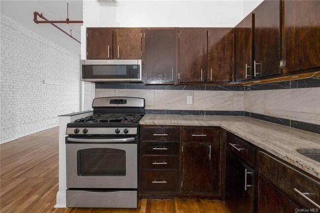 Building Photo - 52 Webster Ave