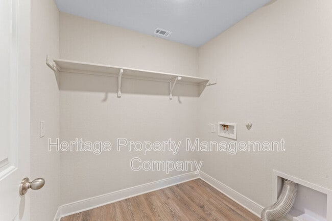 Building Photo - 1428 Redwood Crk