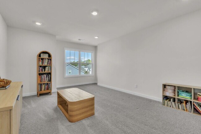 Building Photo - Elegant 5BR/4BA Home Minutes from the Swam...