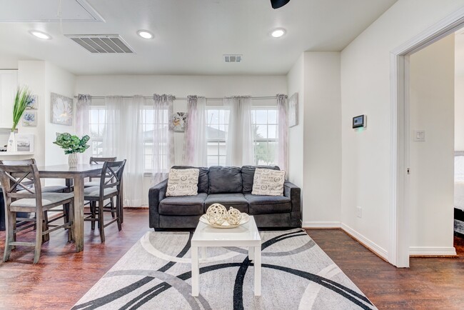 Building Photo - 2720 Truxillo St