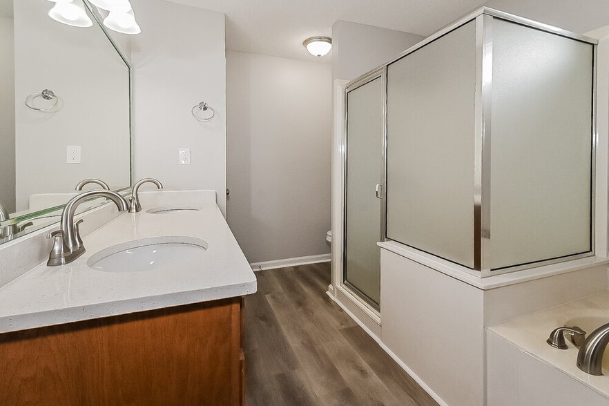 Building Photo - 2704 Greencliff Dr