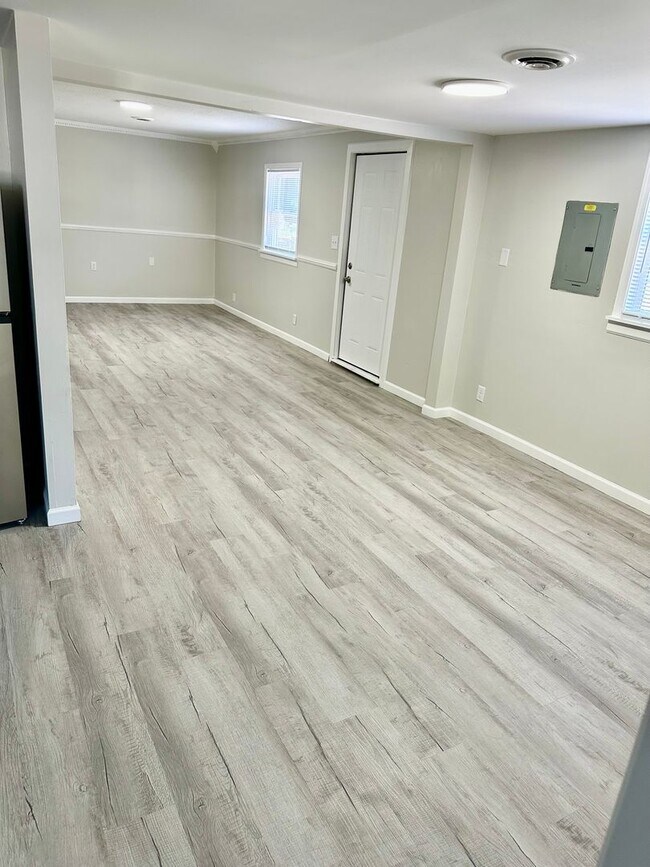 Building Photo - Charming Completely Remodeled Home!