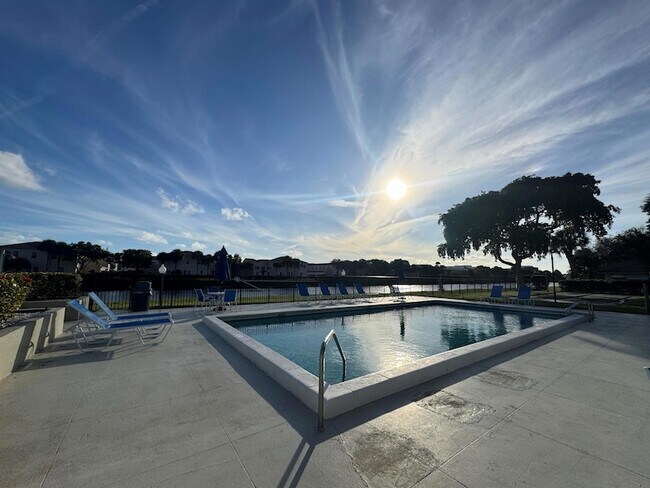 Building Photo - 2018 SW 29th Ct