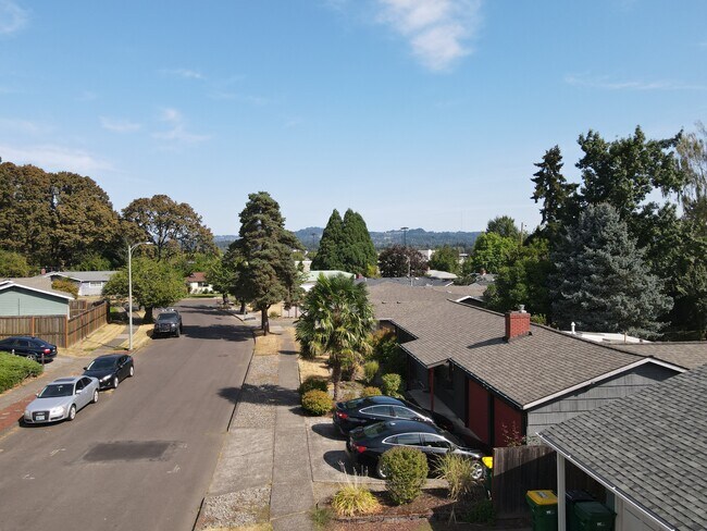 Building Photo - 6670 SW Princess