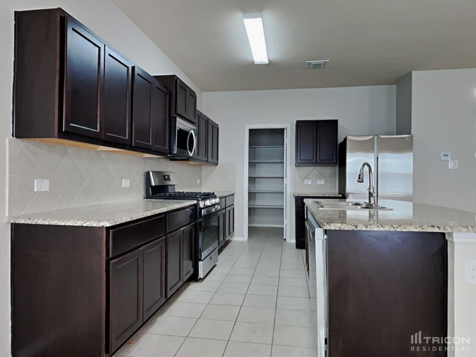 Building Photo - 214 Tallow Trl