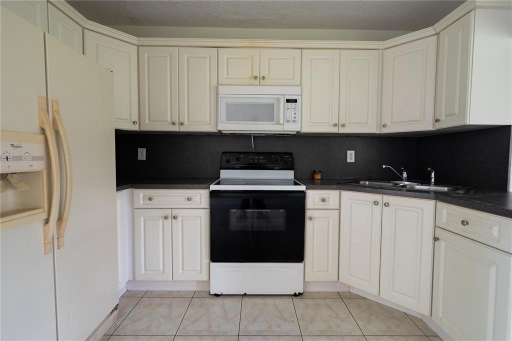 Building Photo - 2702 NW 51st Pl