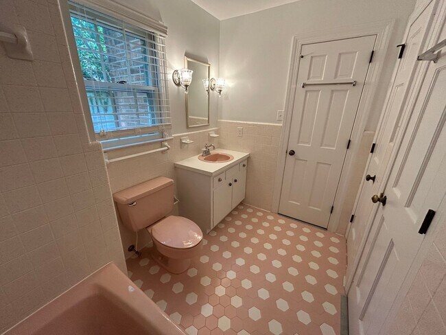 Building Photo - 5 Bed | 3.5 Bath House in Raleigh