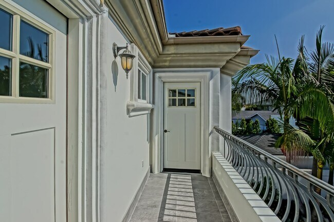 Building Photo - 15624 Sombra Ave