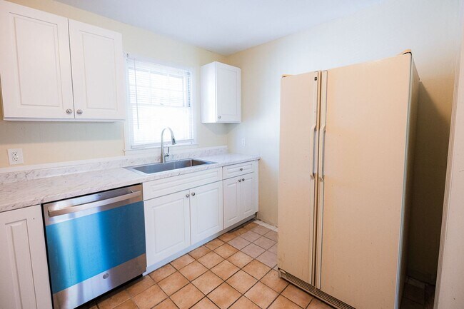 Building Photo - 315 S Mendenhall St