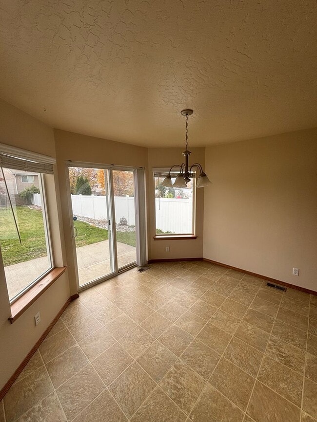 Building Photo - BEAUTIFUL HOME IN THE LANDINGS (APP#59)