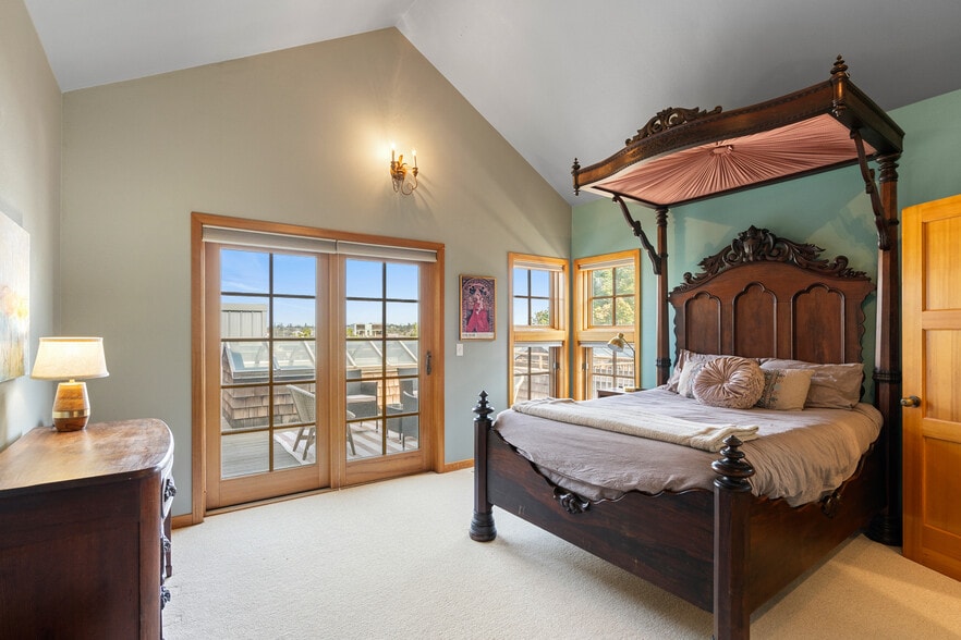 Building Photo - 2537 NW Upshur St