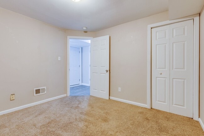 Building Photo - Available MAY 2026 - 2 Bedroom, 2 Bath Home w/ CRAZY City Views!