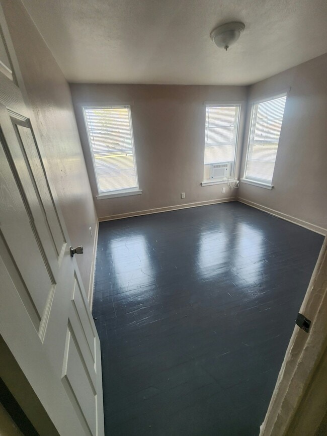 Building Photo - 1250 Estelle St