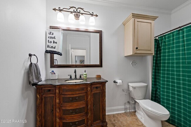 Building Photo - Beautiful 3 bed, 2 bath home available in ...