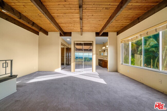 Building Photo - 364 Pershing Dr
