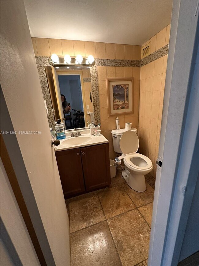 Building Photo - 17021 N Bay Rd