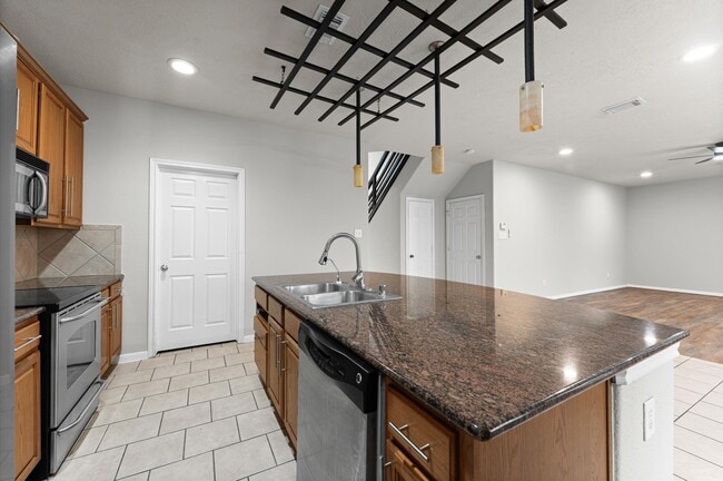 Building Photo - 135 S Spinning Wheel Cir