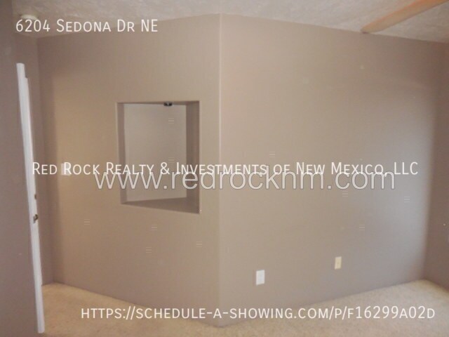 Building Photo - 6204 Sedona Dr NE